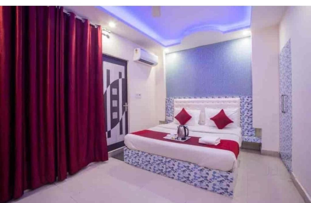 Sweet Palace In * New Delhi