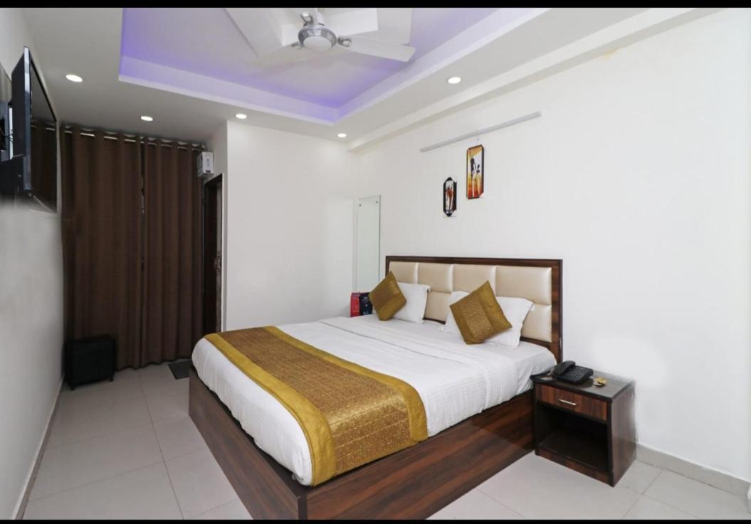 Hotel Sweet Palace In New Delhi